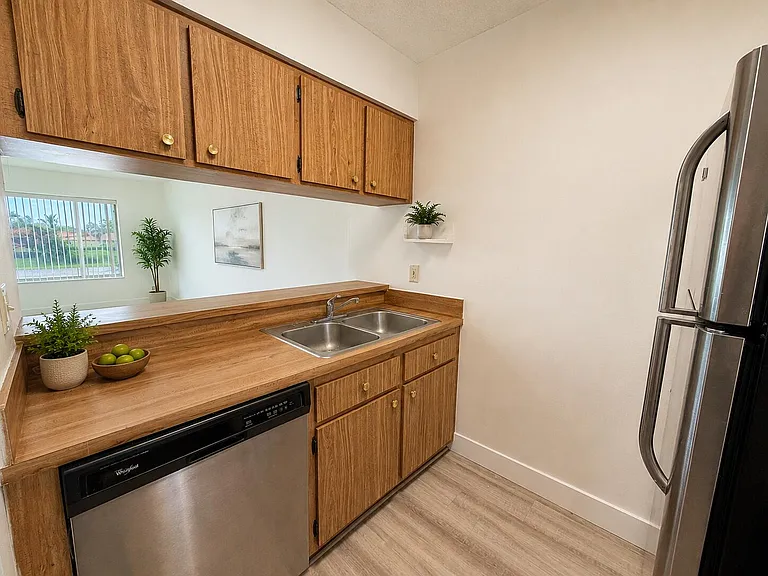 918 Twin Lakes Dr #8-M — Photo 9