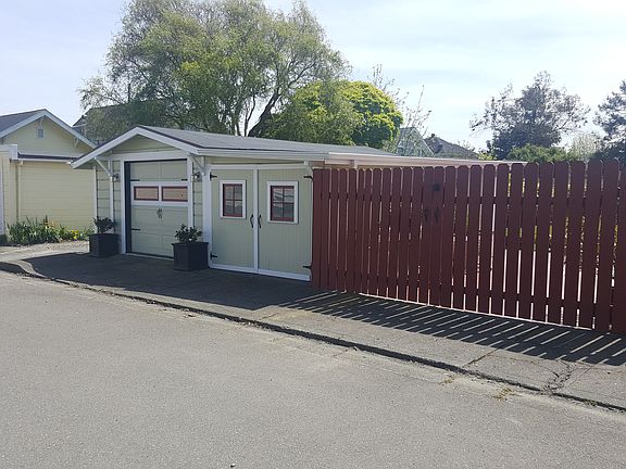 1 Car Garage & Workshop