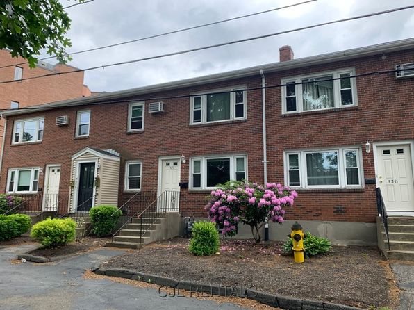 52 Edge Hill Rd #B