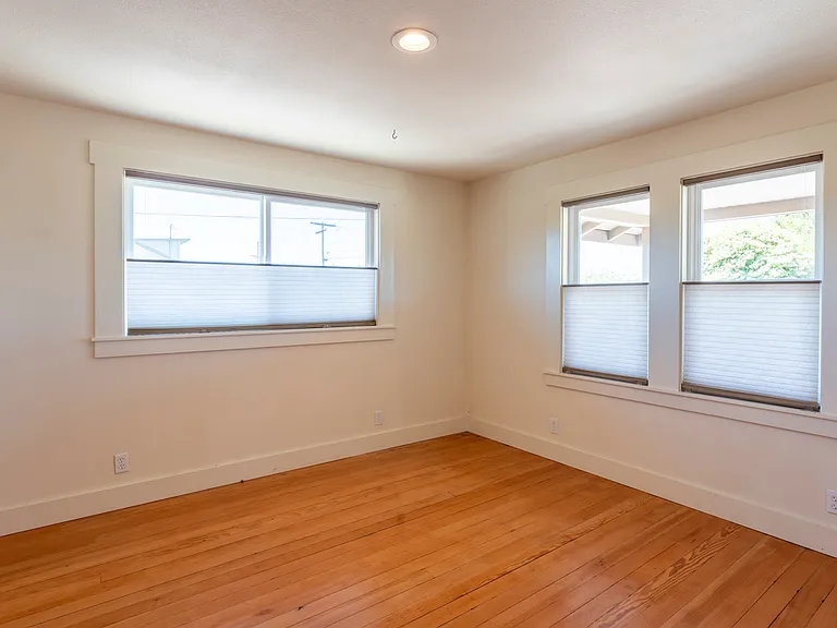 138 N Lincoln St — Photo 6