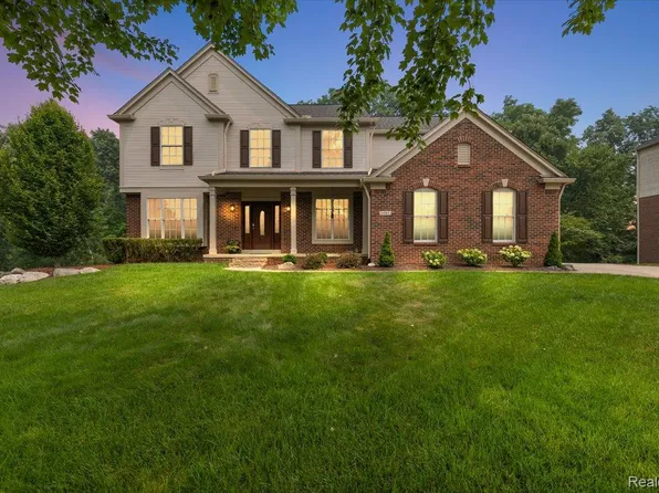 1885 Avon Glen Ln, Lake Orion, MI 48360