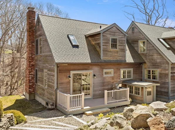 12 Frank St #B, Rockport, MA 01966