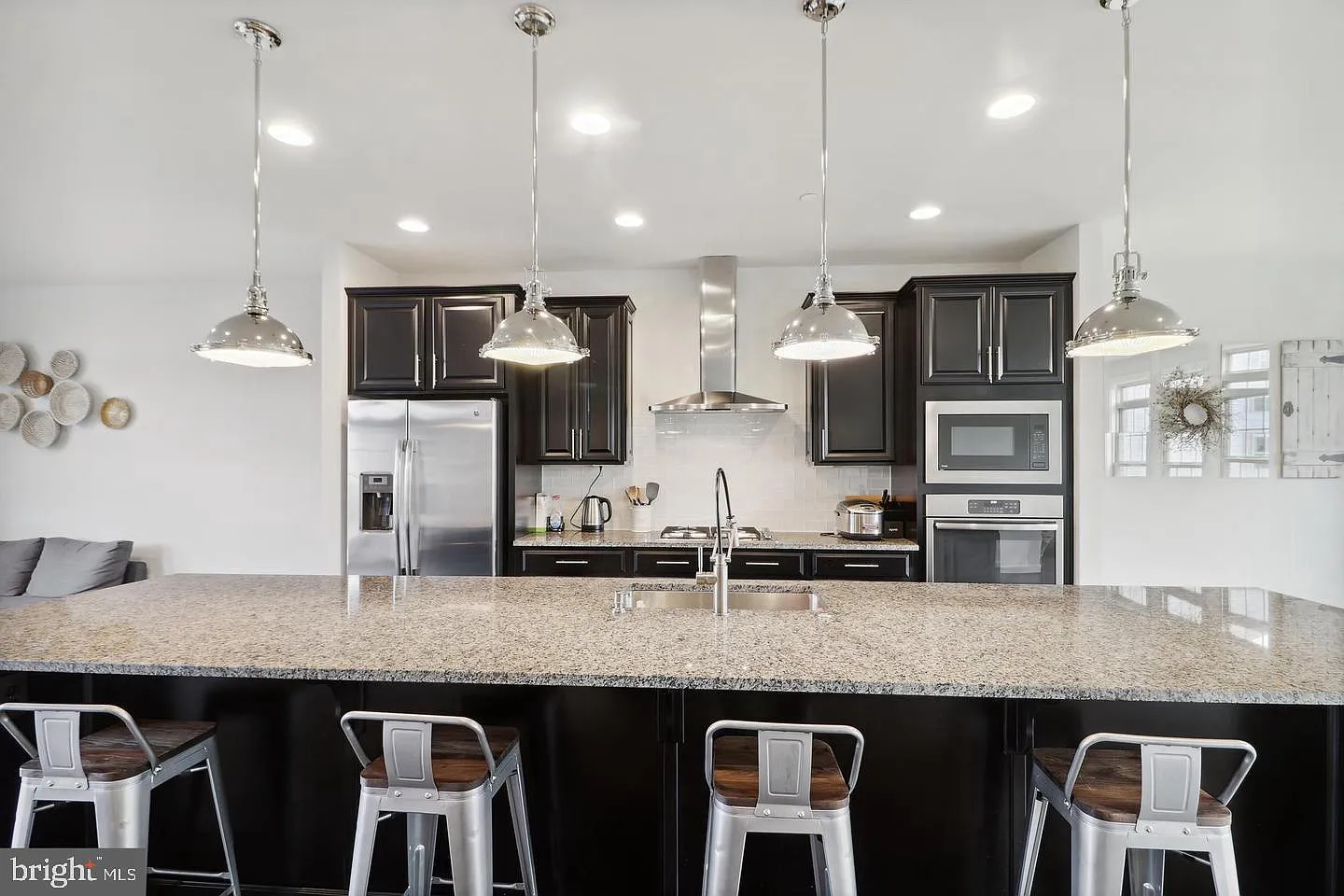 4 bed, 4.5 bath, 3000 sqft, $3,900 — Photo 2