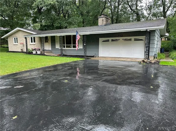 8617 Bonview Ter, Williamsville, NY 14221