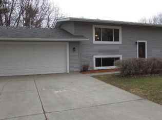 6860 35th St N, Oakdale, MN 55128