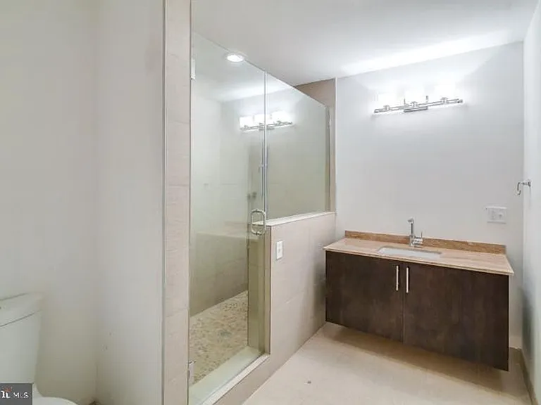 133 E Allen St — Photo 18