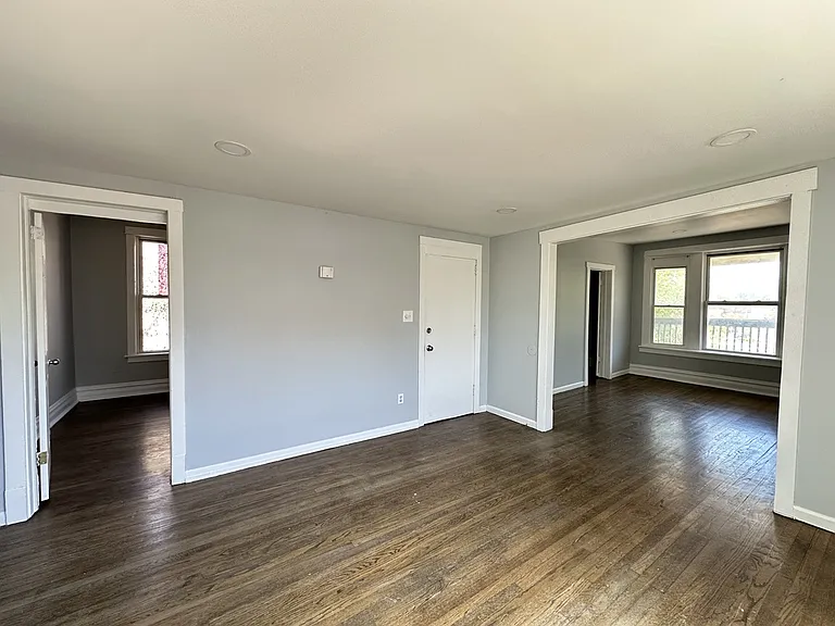 2704 E 77th St #3 — Photo 8