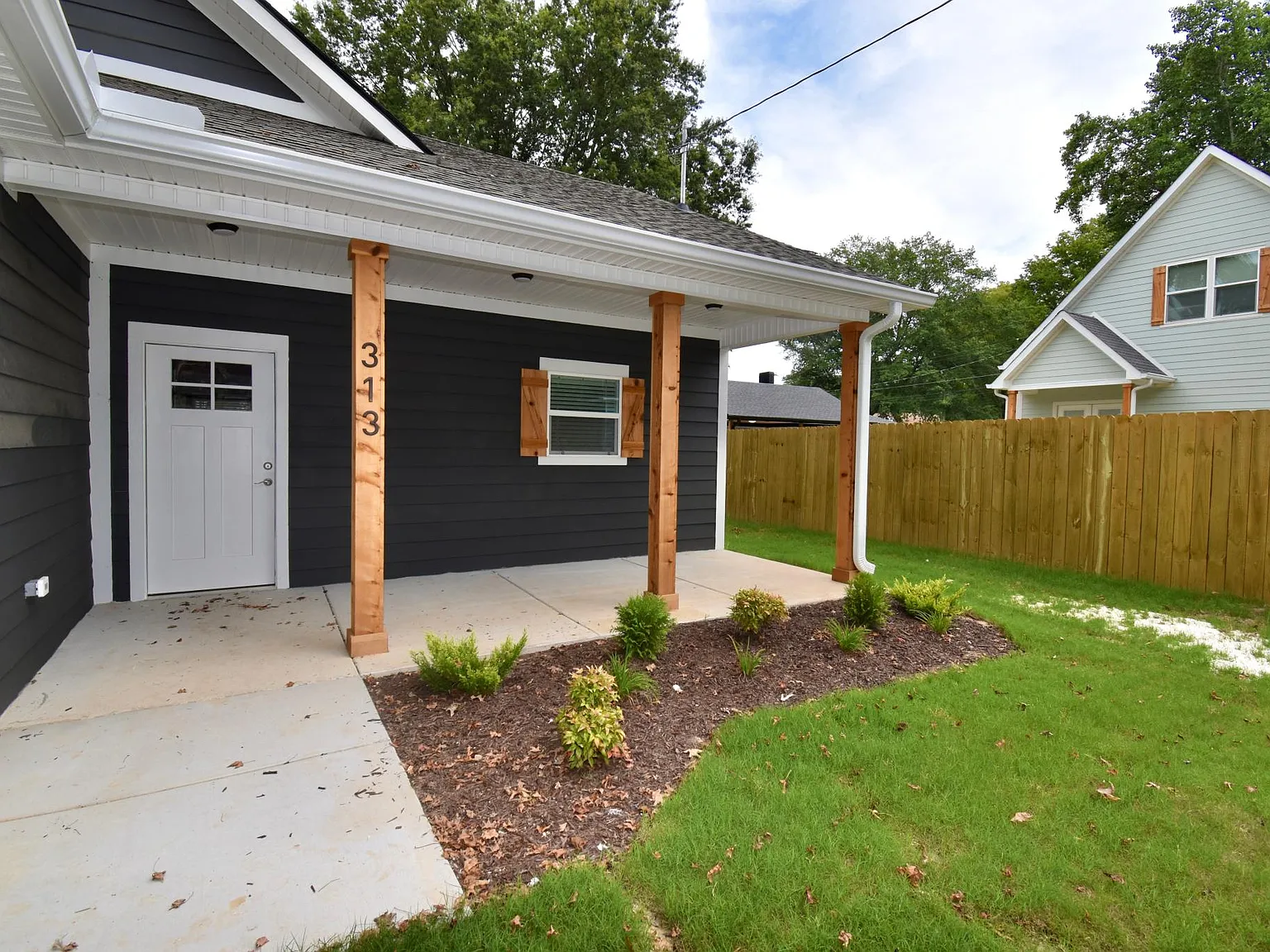3 bed, 1600 sqft, $1,950 — Photo 2