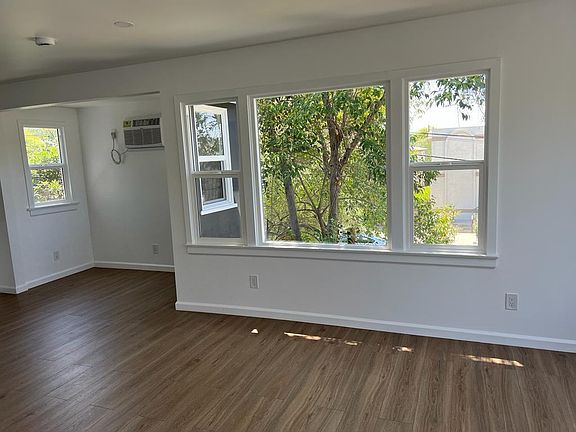 3rd image of 1354 Armadale Ave #1354
