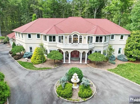 35 Sauna Rd, Ramsey, NJ 07446