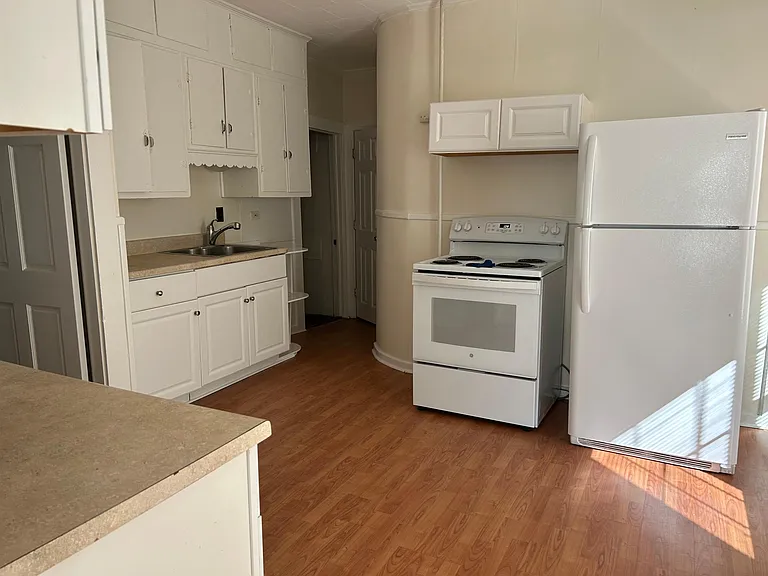 172 Pine St #1 — Photo 9