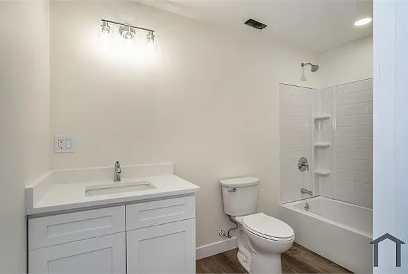 390 Carroll Ave #2 — Photo 12
