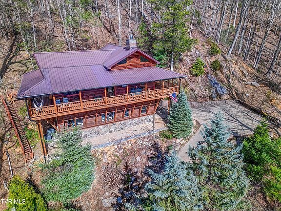 3rd image of 665 Laurels Rd