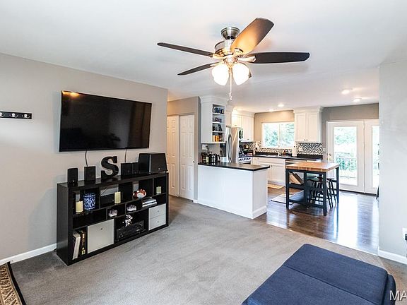 4th image of 1215 Derbyshire Dr