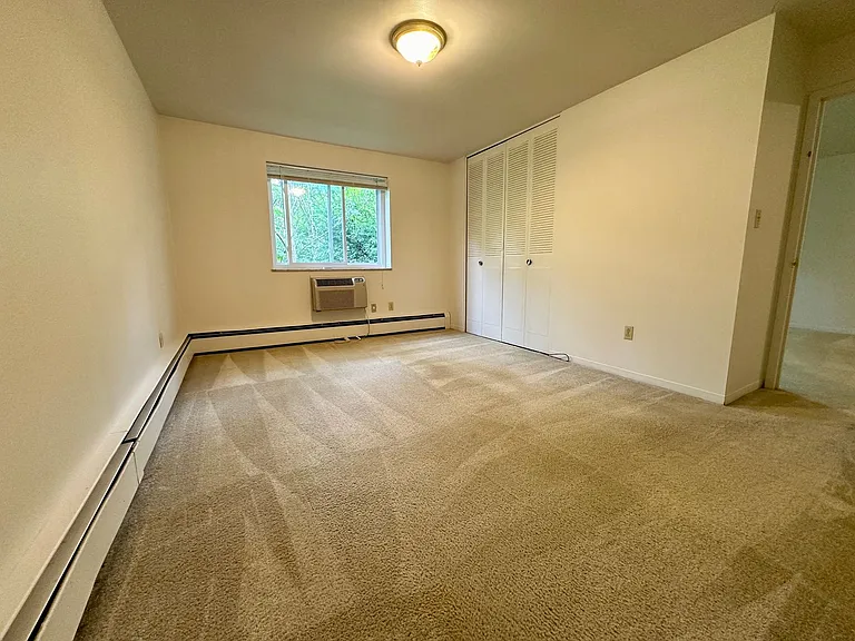 Brett Manor — Photo 9