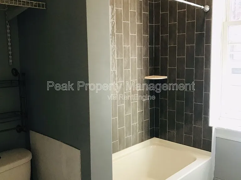 209 N 3rd St #1 — Photo 7