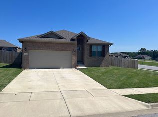 2112 Ridge St, Gentry, AR 72734