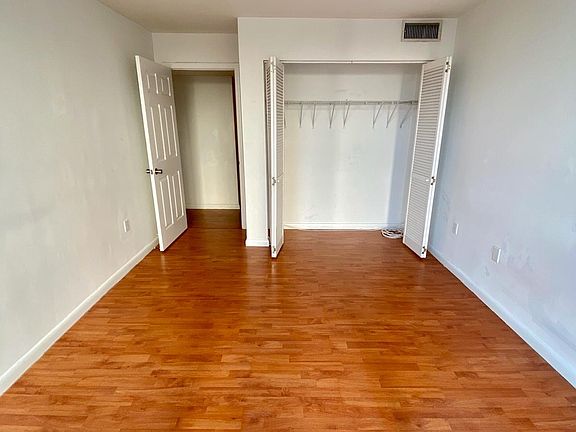 4th image of 600 NE 36th St APT 2021