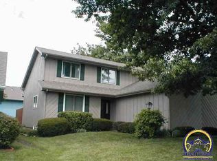 5701 SW Quail Cove Cir, Topeka, KS 66614