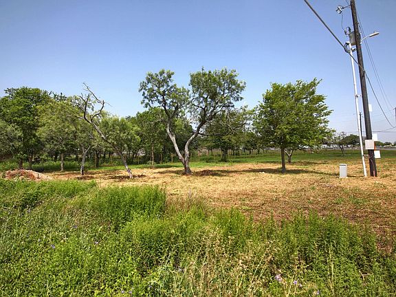 3rd image of 100 El Dorado Dr