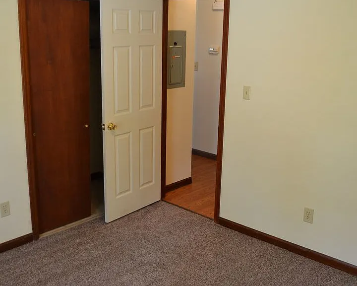 124-126 Corey Circle — Photo 13