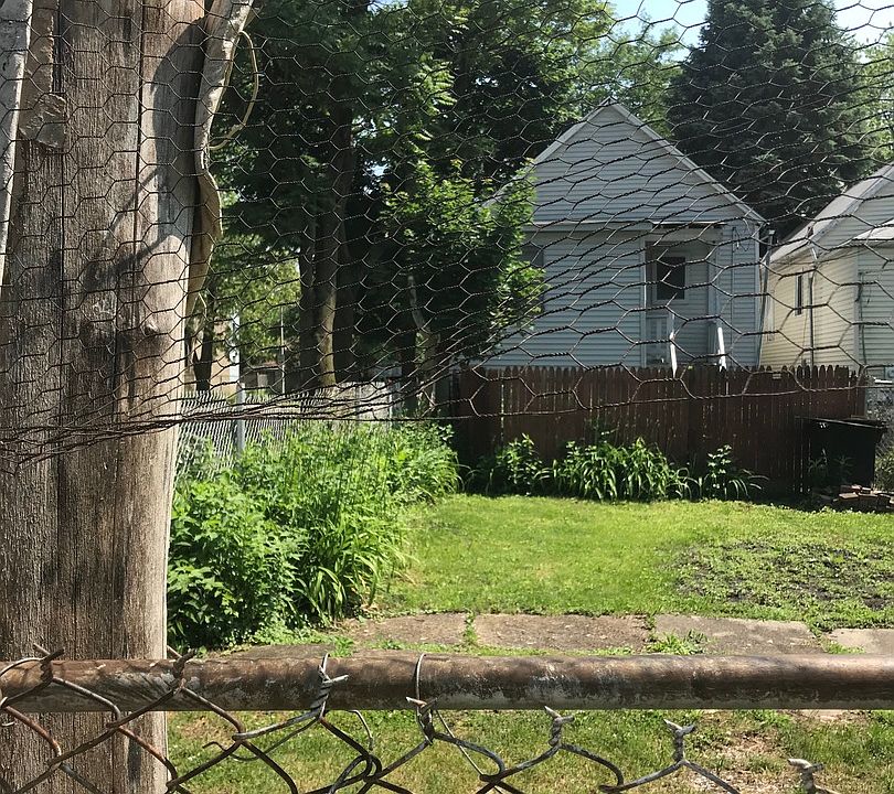 2nd image of 900 W 53rd St