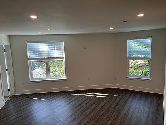 5th image of 106 Leverington Ave #C