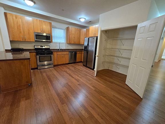 5th image of 1932 W Girard Ave #1