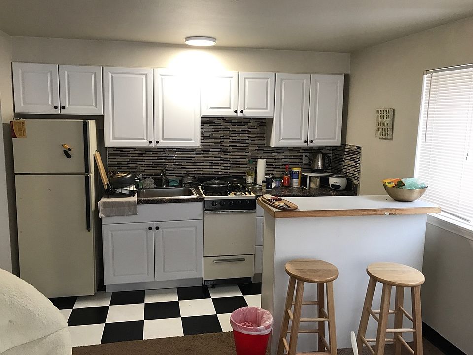 1st image of 425 Erie St SE APT 208