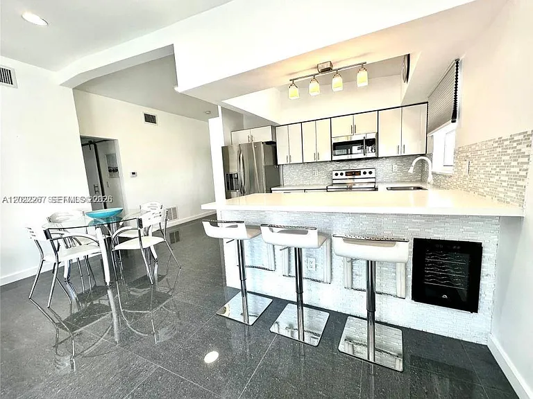 3751 NE 170th St #4 — Photo 7