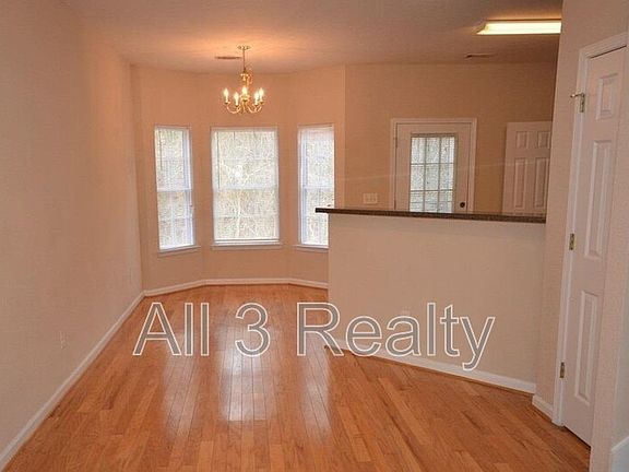 5th image of 142 Brookview Dr