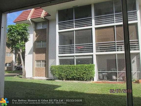 5th image of 2980 Riverside Dr APT 124