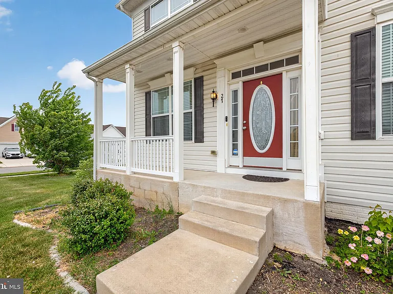 27 Wellington Ave — Photo 2