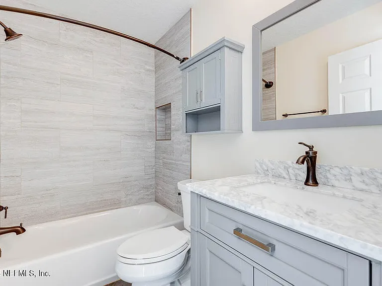 813 W American Eagle Dr — Photo 18