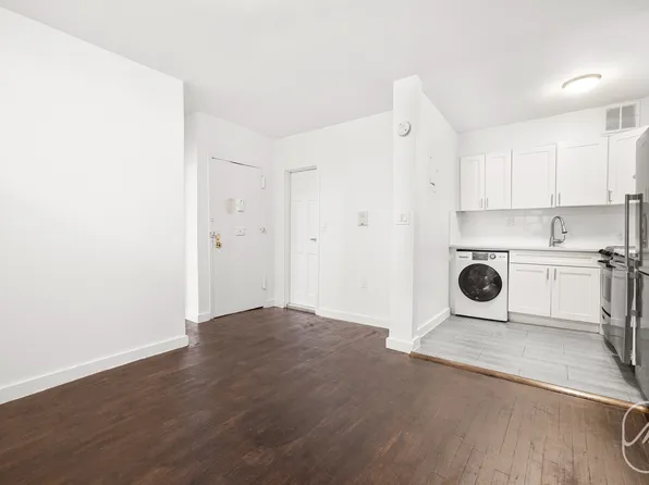 313 West 29th Street image 4 of 10