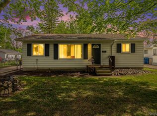 733 Hartner Dr, Holly, MI