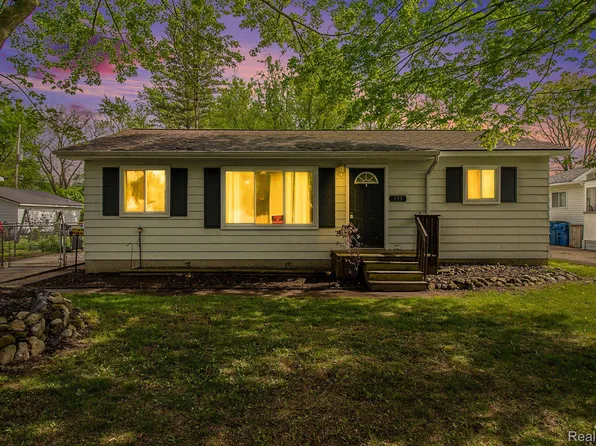 733 Hartner Dr, Holly, MI 48442