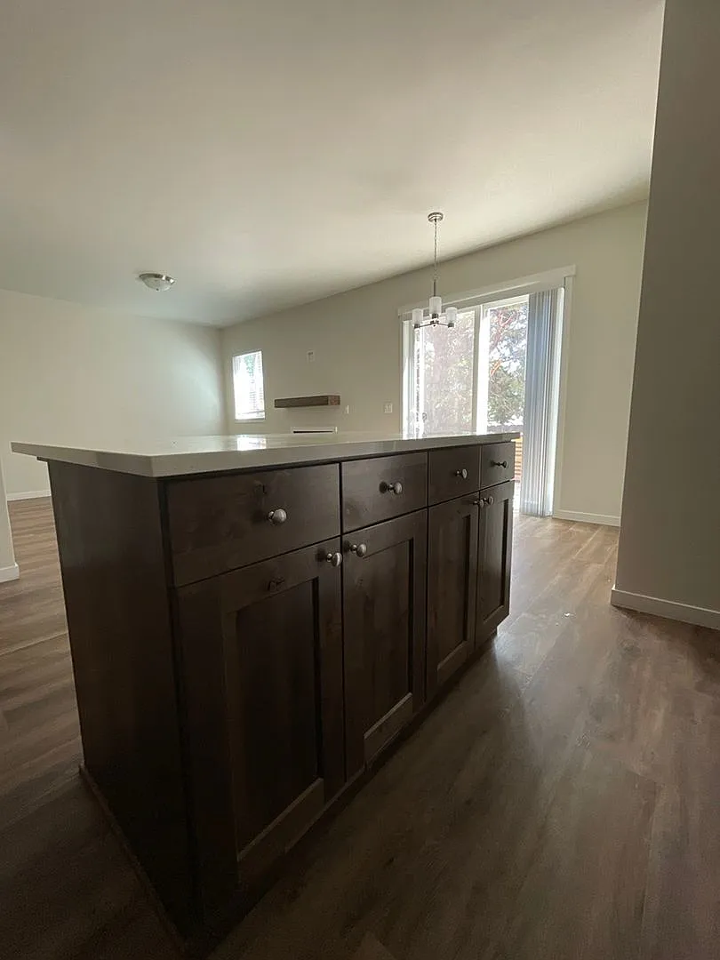 3 Bedroom / 2.5 Bathroom Townhome in Bend Oregon — Photo 4