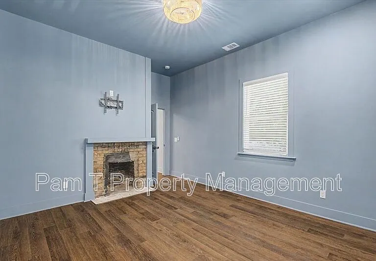 638 E 37th St #D — Photo 11