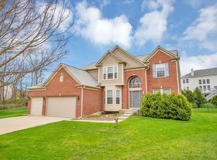 7 Springbrook Ct, Streamwood, IL 60107