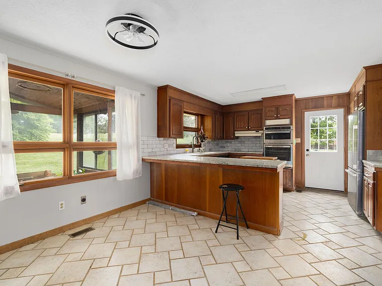 2209 King College Rd — Photo 5