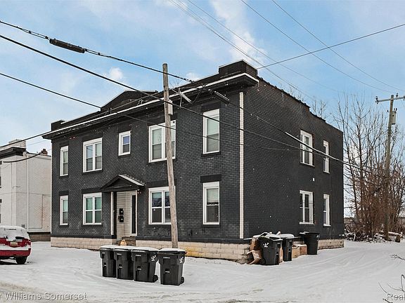 3rd image of 1119 Custer St