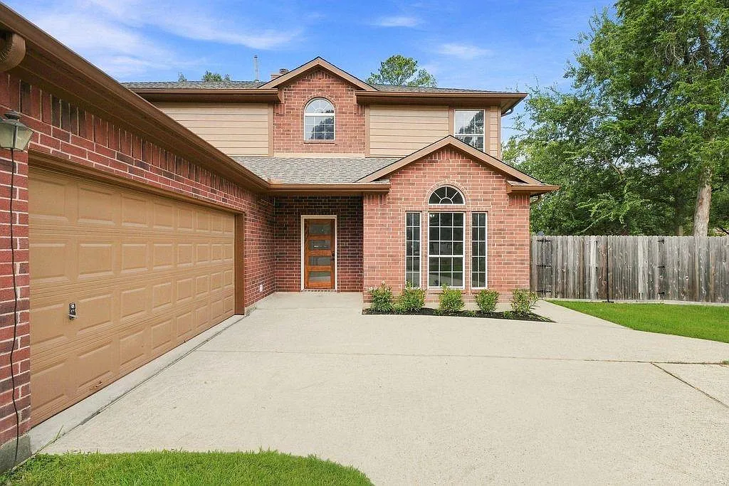 4 bed, 2.5 bath, 2492 sqft, $2,500 — Photo 1