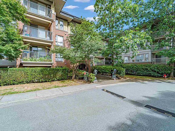 2nd image of 5133 Garden City Rd #1104