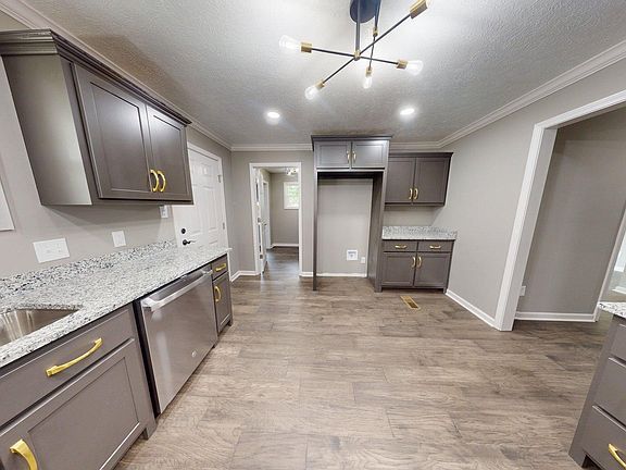 5th image of 921 Flicker Dr