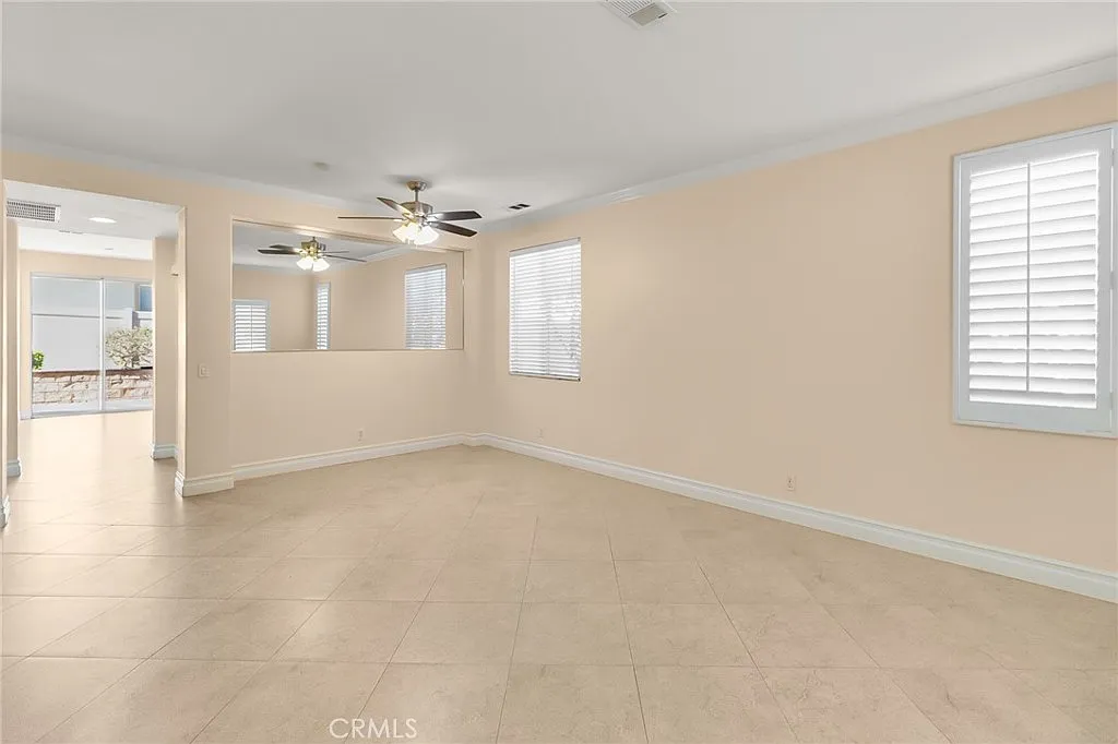 4 bed, 2.5 bath, 2051 sqft, $4,850 — Photo 4