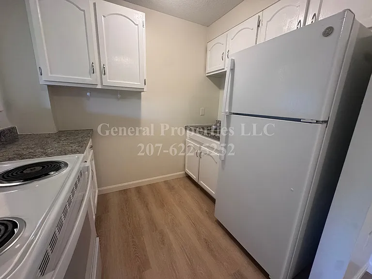 592 Riverside Dr #12 — Photo 9