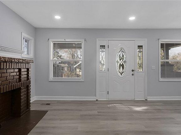 4th image of 3805 Bellefontaine Ave