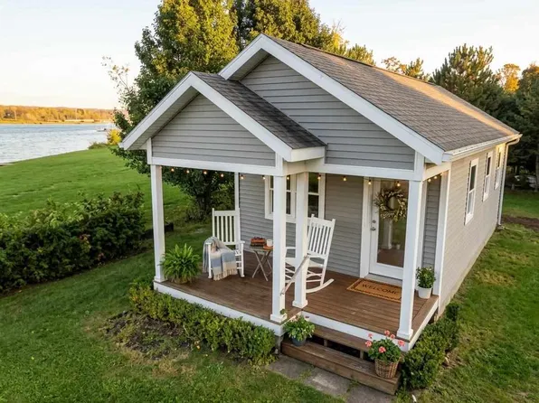 398 Doctor Dickens Dr, East Jordan, MI 49727