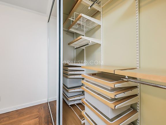 5th image of 1128 Ashbury St